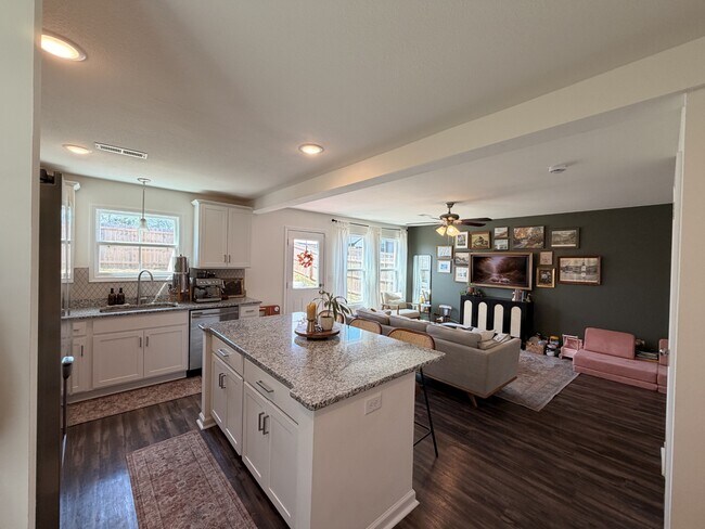 Building Photo - 136 Quarry Rdg Rd