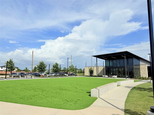 Building Photo - 4939 Sky Blf Dr