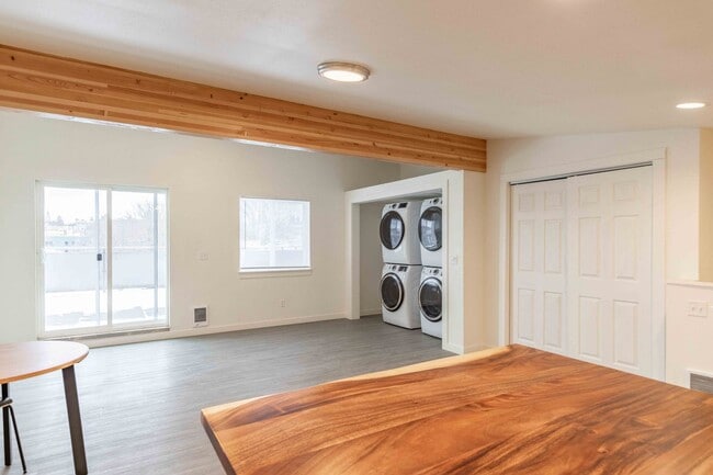 Building Photo - 314 S Asbury St