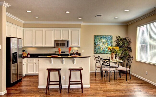 Bar counter - 928 Baines St