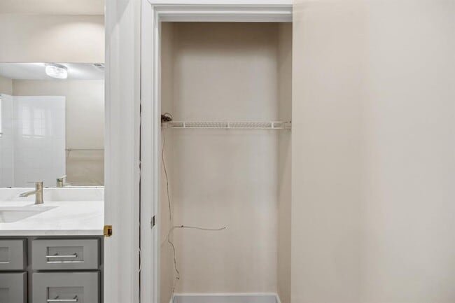 Building Photo - 712 Graham Pl