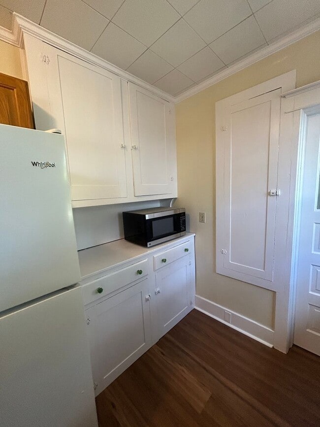 Building Photo - Charming 3-Bed, 1-Bath Home on Gill Street...