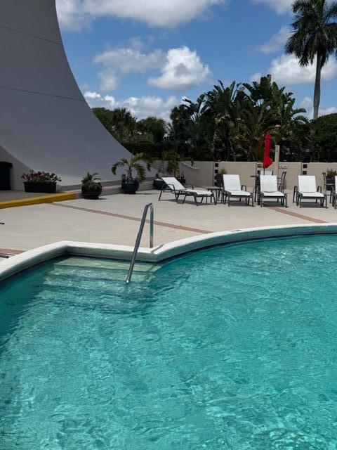 Building Photo - 2425 Presidential Way