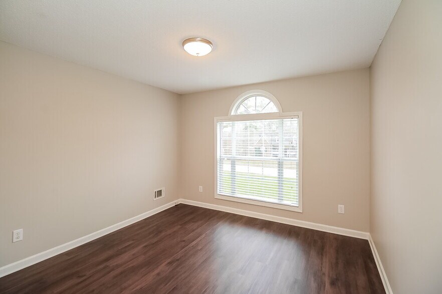 Building Photo - 128 Alexander Dr