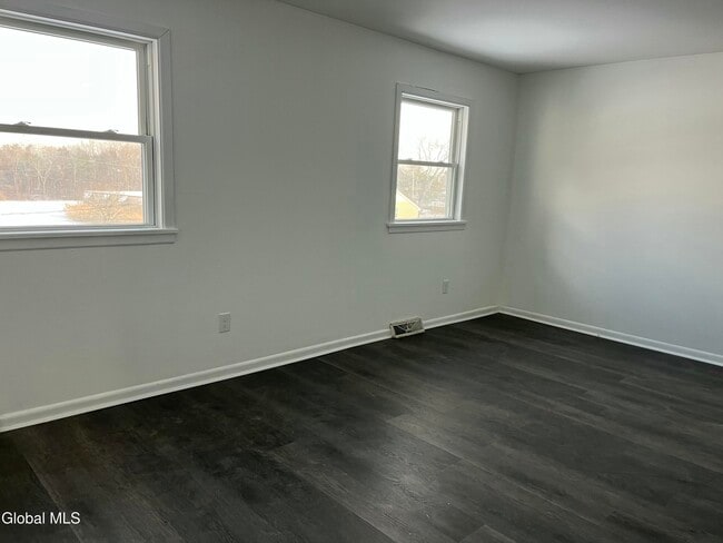 Building Photo - 5 Webster Ct