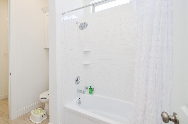 Building Photo - 4827 Avon Ridge Way
