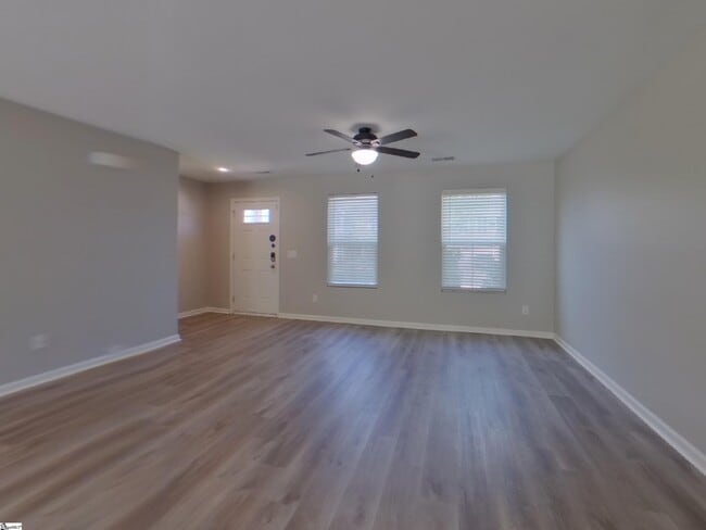 Building Photo - 120 Castlebrook Dr