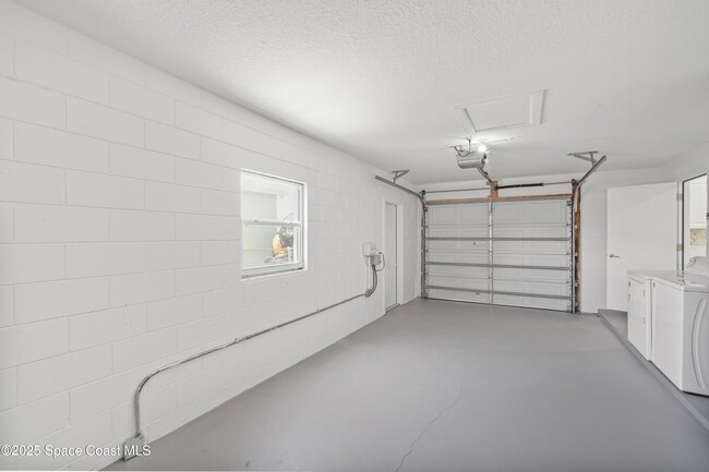 Building Photo - 1140 Montego Bay Dr N