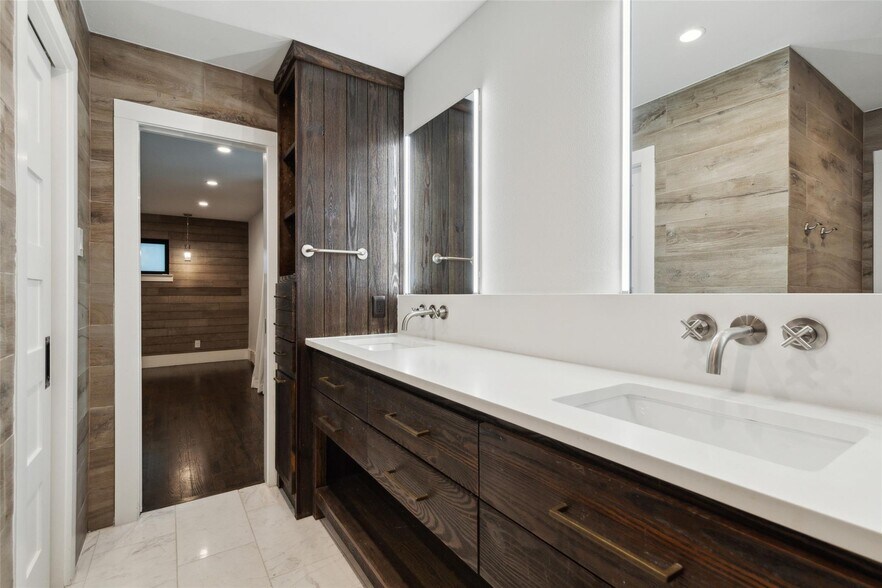 Building Photo - 6945 Tokalon Dr