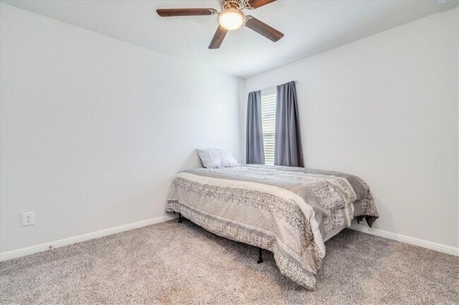 Building Photo - 117 Balsam St