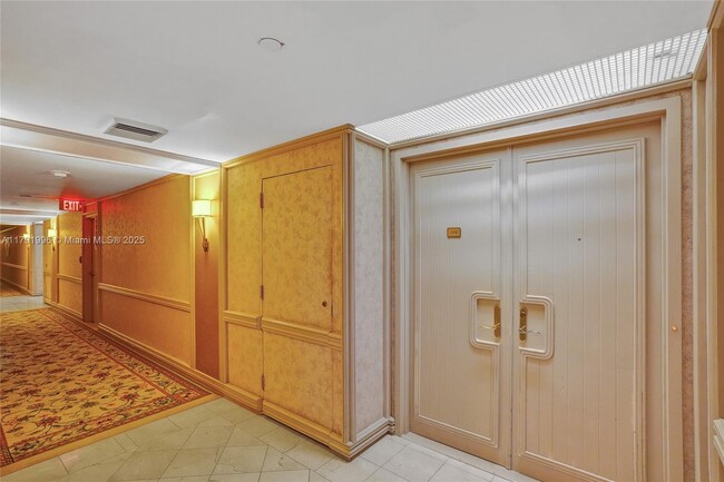Building Photo - 20281 E Country Club Dr