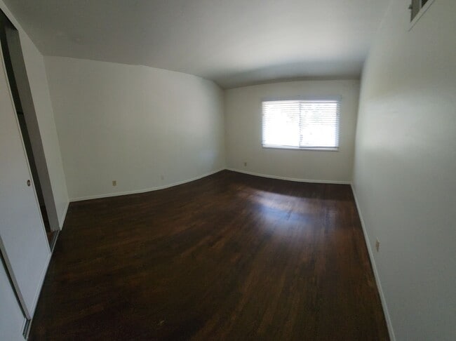 Building Photo - 6 bed 3 bath Spacious home near Cal Poly