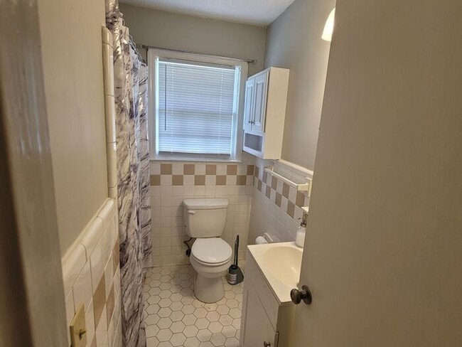 Building Photo - Southeast Columbia- Offering Self Guided Tour with RENTLY!