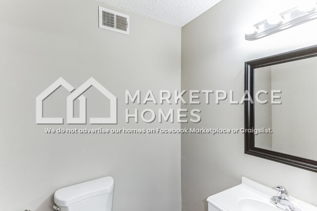 Building Photo - 3668 Barberry St