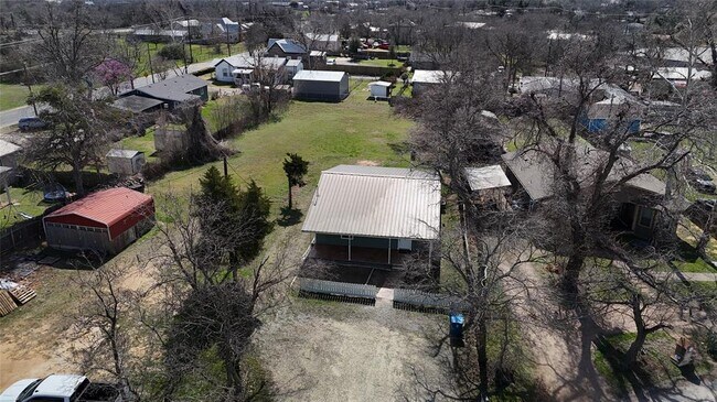 Building Photo - 207 Harris St