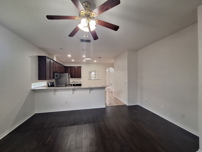 Building Photo - Charming 3-Bedroom Home with Spacious Back...