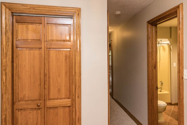 Building Photo - 229 Topaz Ln