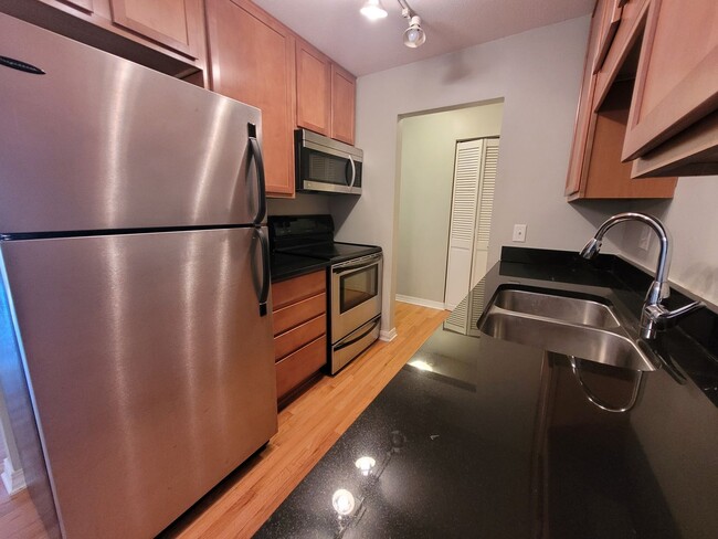 Primary Photo - Beautiful 1 Bedroom Condo! All Utilities I...