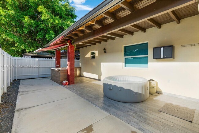 Building Photo - 1025 NW 128th Ct