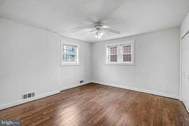 Building Photo - 3158 Westover Dr SE