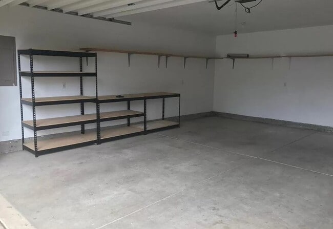 Building Photo - 2 Bedroom in Excellent Location!