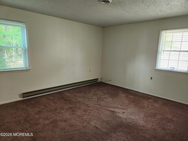 Building Photo - 206 Yorktowne Dr