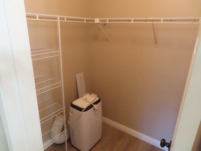 Building Photo - Two Bedroom, Two Bathroom Condo in UTC