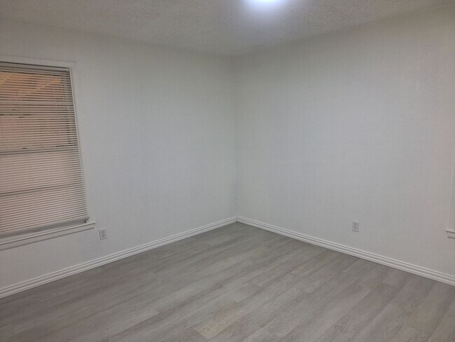 Building Photo - 5912 Maceo Ln