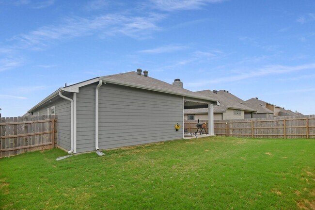 Building Photo - 3/2 in MIDWAY ISD!!
