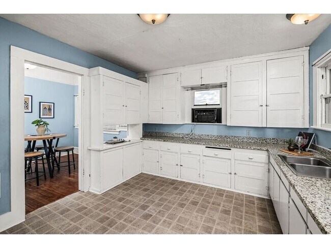 Building Photo - 511 Madison St