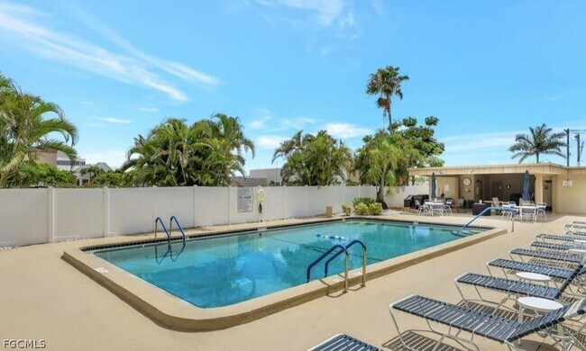 Building Photo - 2264 Winkler Ave