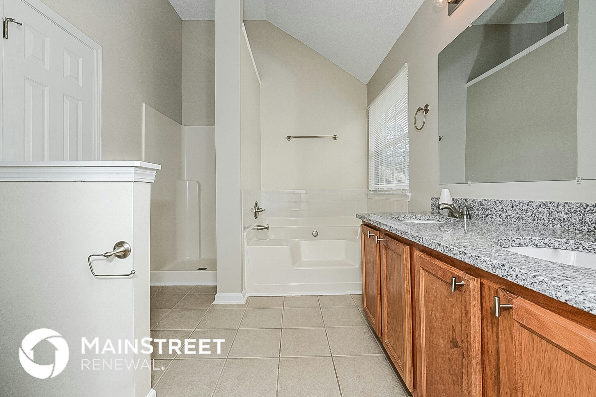 Building Photo - 10588 Village Landing