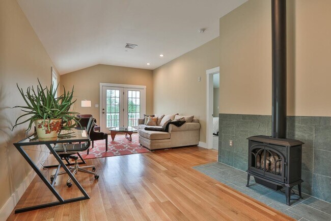 Building Photo - 26 N Main St