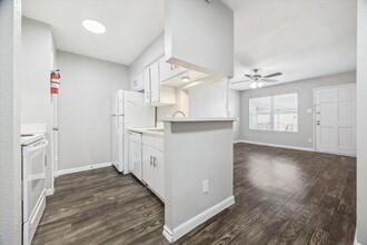 Building Photo - 3800 Sherwood Ln