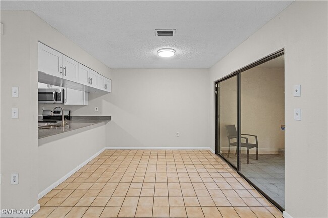 Building Photo - 11653 Pointe Cir