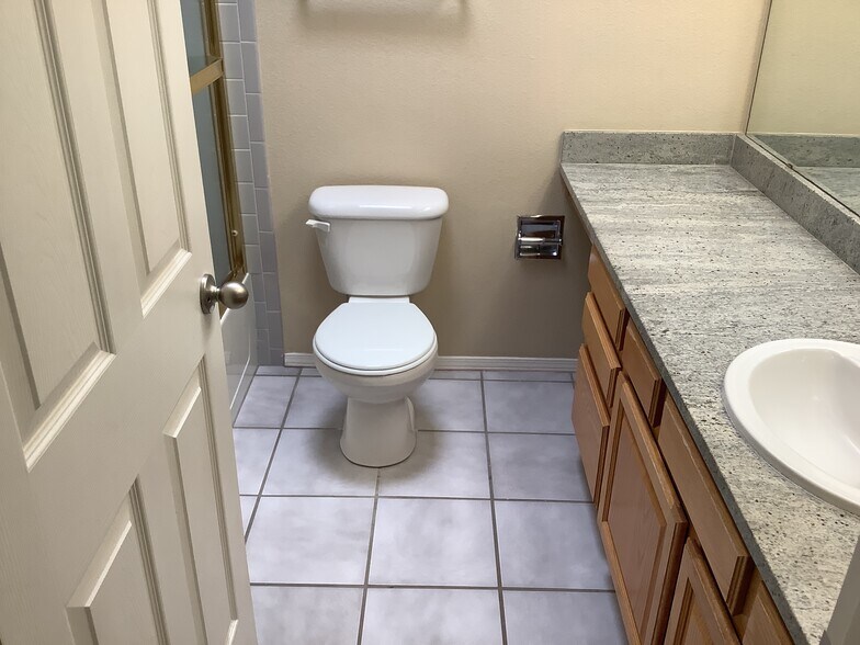 Building Photo - 6676 Augusta Hills Dr NE