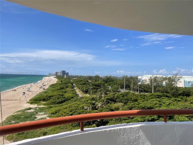 Building Photo - 15645 Collins Ave