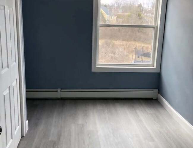 Building Photo - Plaistow Remodeled Victorian 3 Bedroom Apa...
