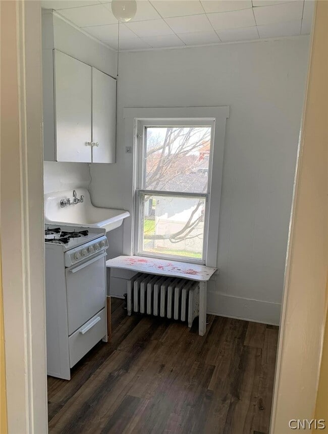 Building Photo - 255 W 5th St