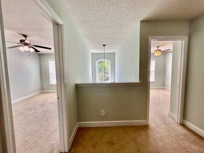 Building Photo - 200 Mossy Stone Ct