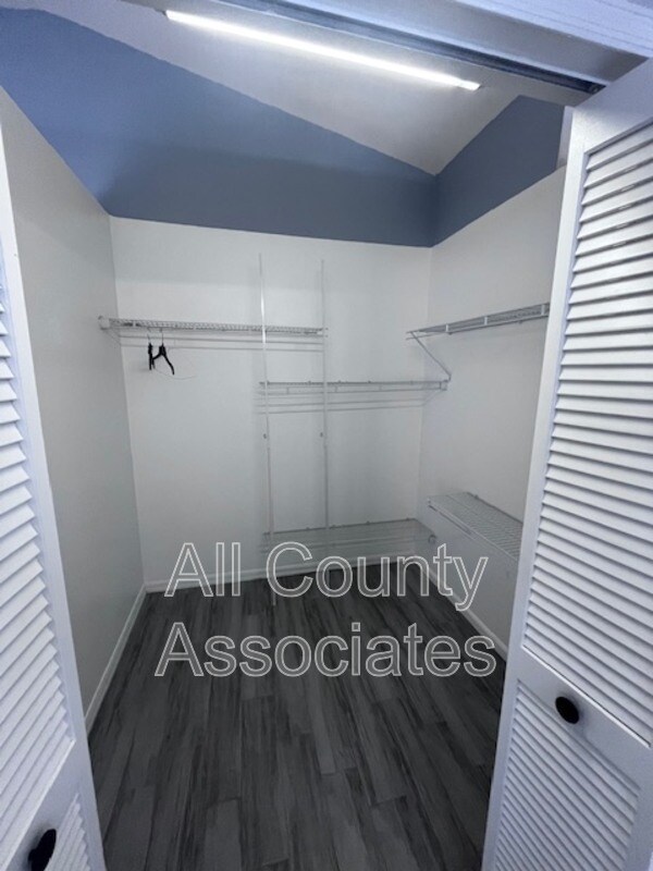 Building Photo - 8302 Matthew Dr