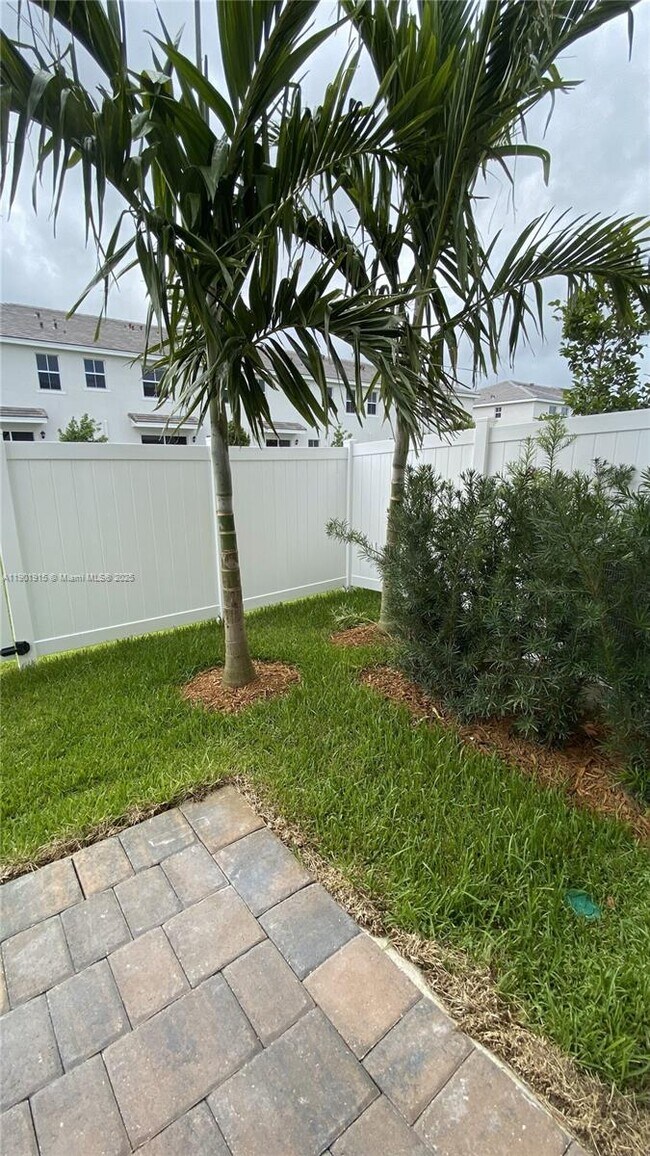 Building Photo - 125 SW 171st Terrace