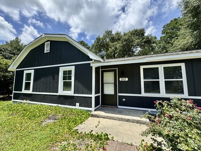 Building Photo - 510 Redwood Pl