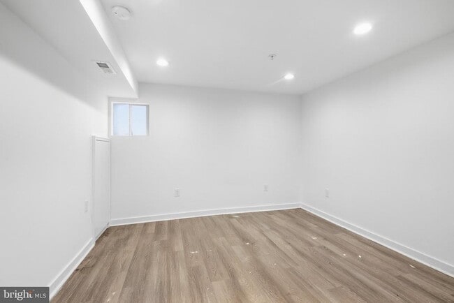 Building Photo - 810 Diamond St