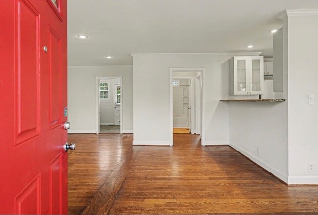 Building Photo - WestMeade Cottage*