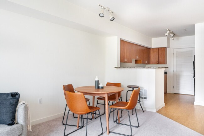 Building Photo - 10410 NE 2nd St