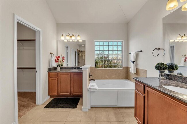 Building Photo - 833 TUSCAN Rd
