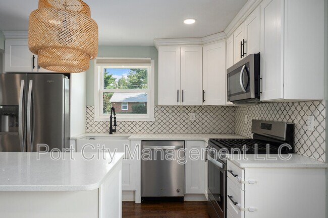Building Photo - 7017 Yataruba Dr