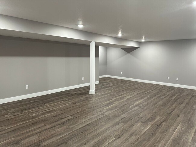 Building Photo - Castles Pines Duplex