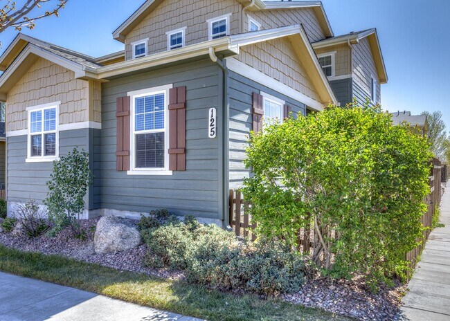 Building Photo - Westside 3 Bed Townhouse in Gold Hill Mesa